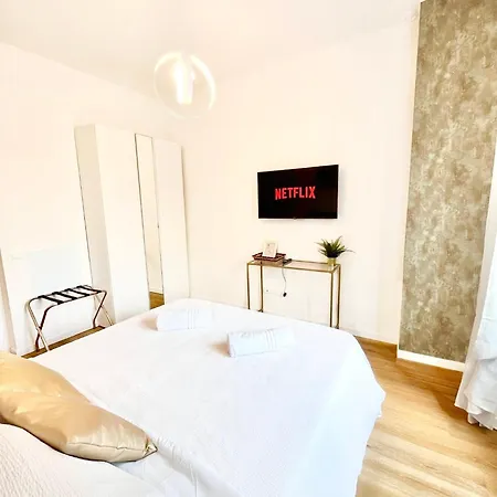 Charming Center Apartamento *